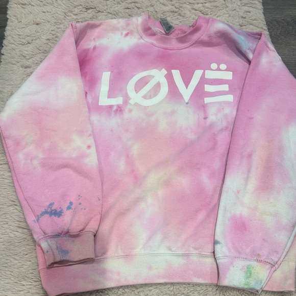 Aaron Carters personally owned and tie dyed Pink Love Sweatshirt (2021)